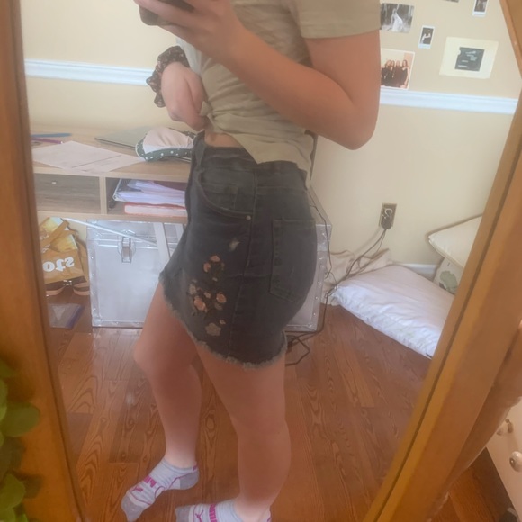 Floral embroidered jean skirt - Picture 2 of 2